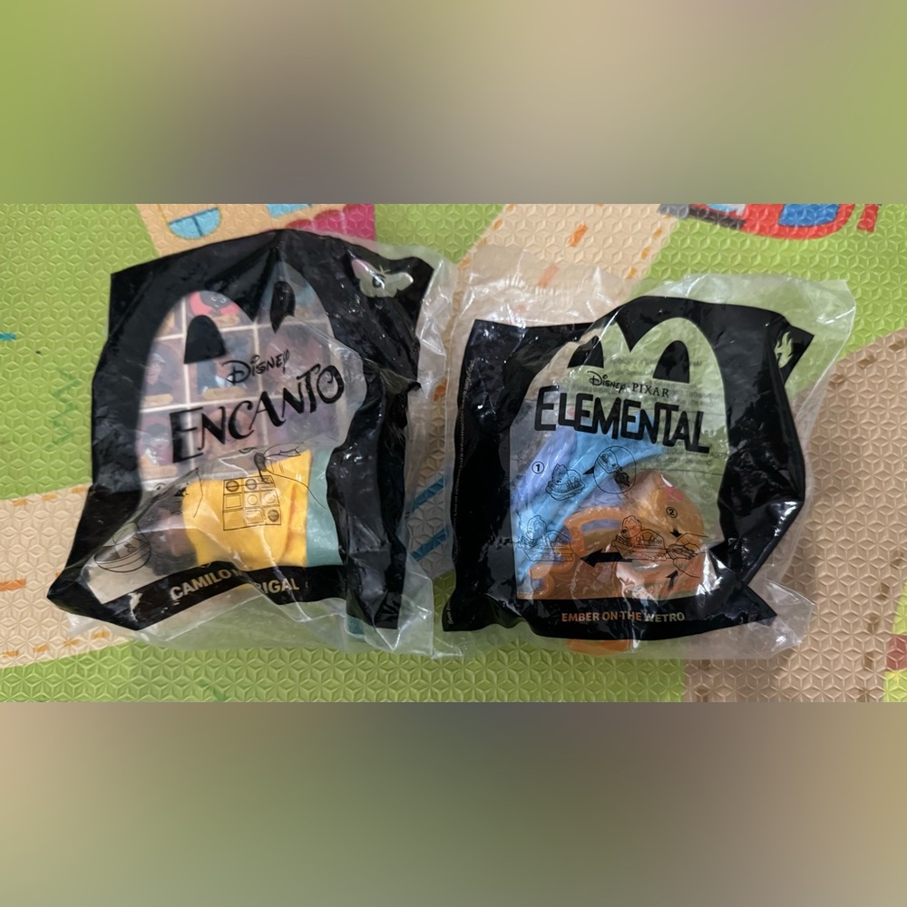 Disney Encanto and Elemental Toy Pack - Black and Yellow